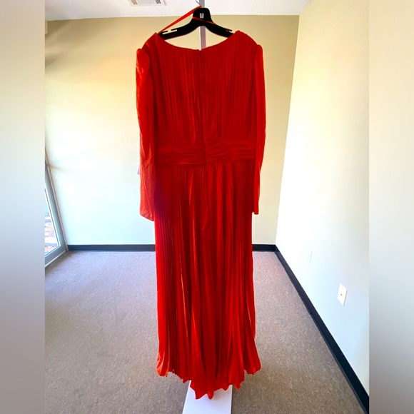 🆕Ieena Mac Duggal NWOT Long Sleeve Pleated Chiffon A-Line Gown in Sunset(MD-25) - Picture 7 of 12